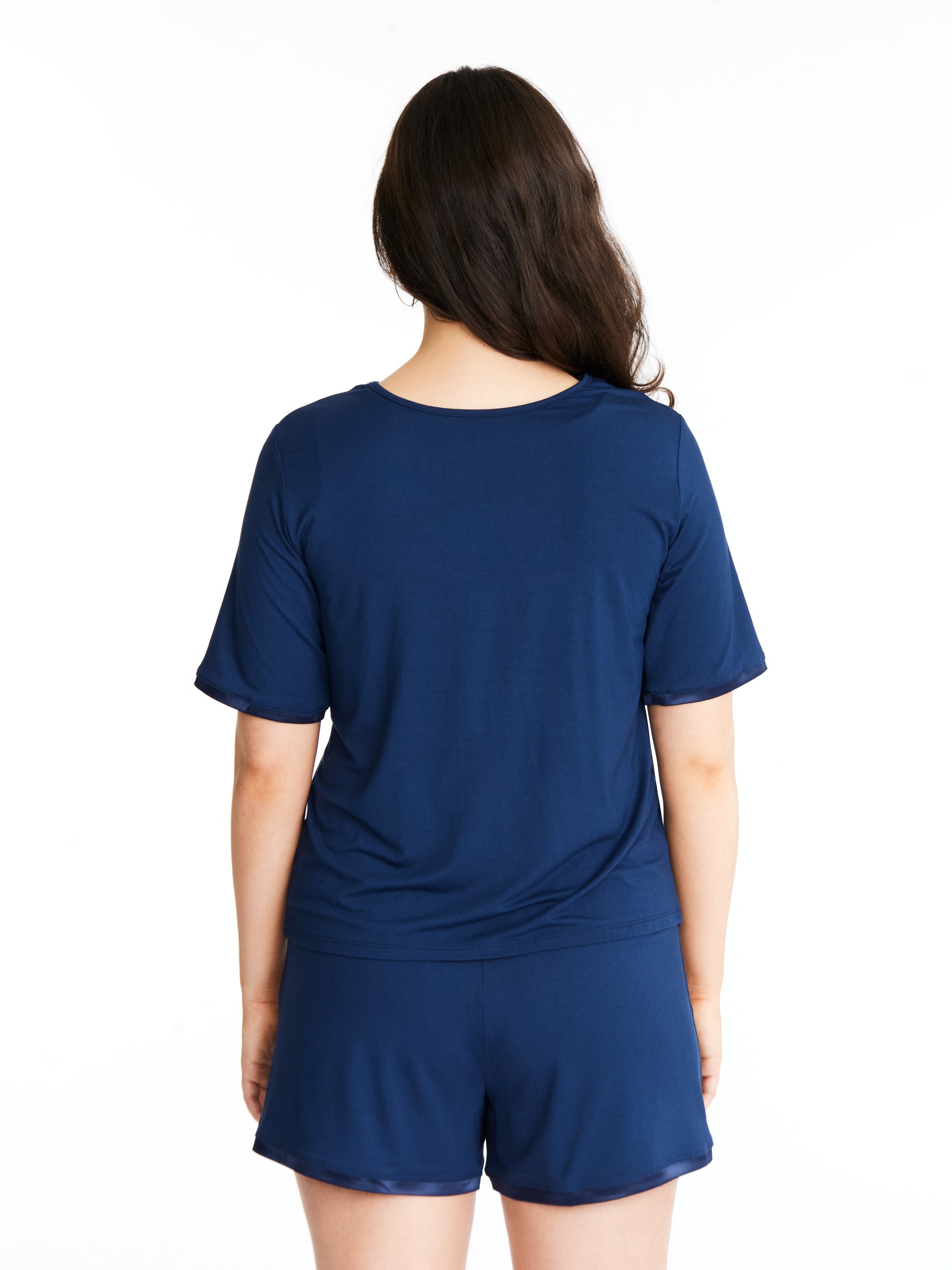 Woman in Midnighties shorts set in color Night Sky