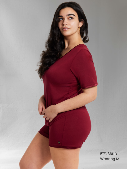 Woman in Midnighties Scoop neck shorts set in color Rouge Noir