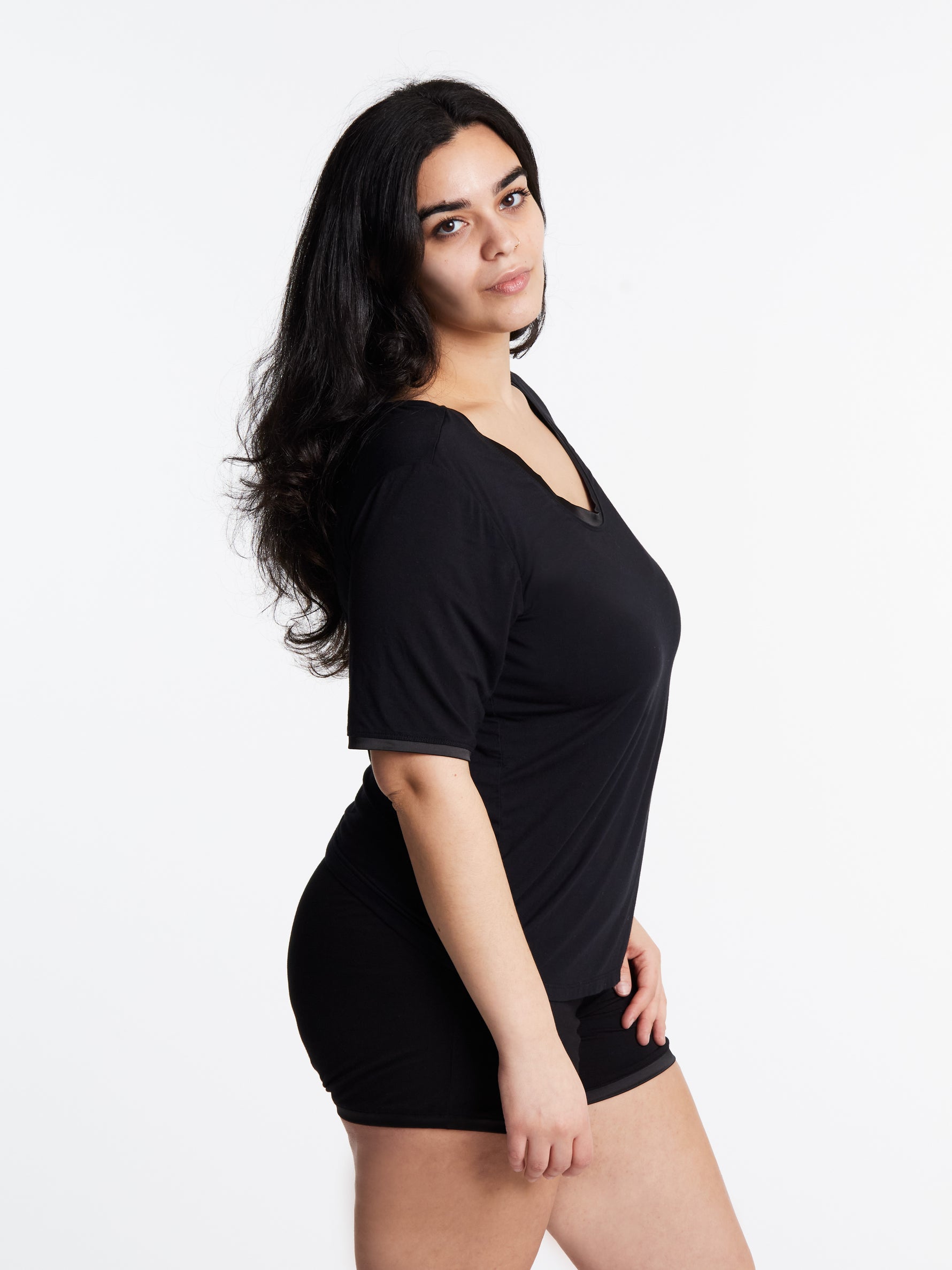 Woman in Midnighties Scoop neck shorts set in color Midnight